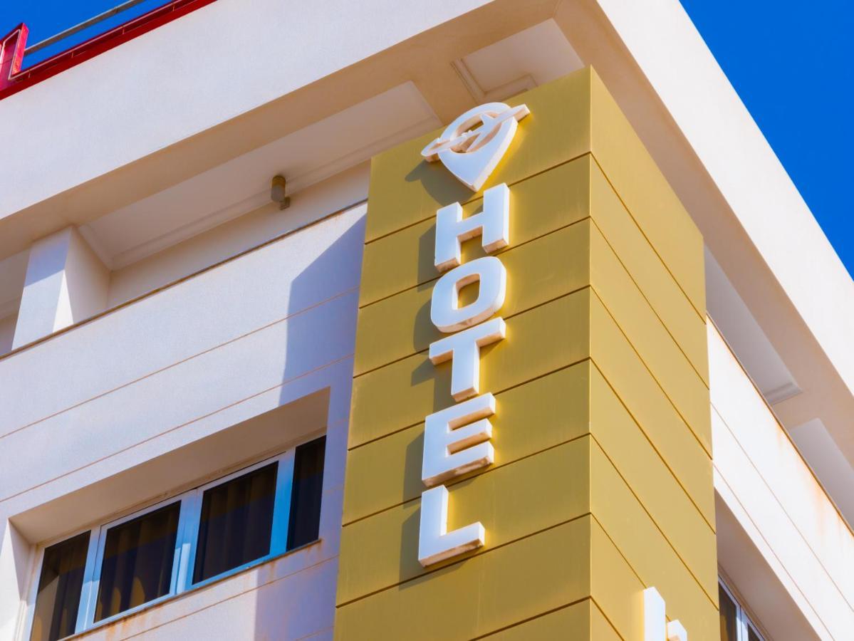 Hotel L'Aeroport Надор Экстерьер фото