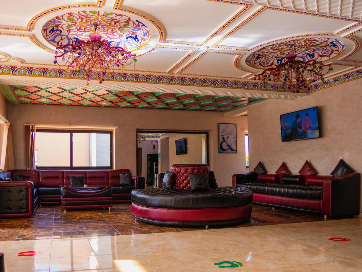 Hotel L'Aeroport Надор Экстерьер фото